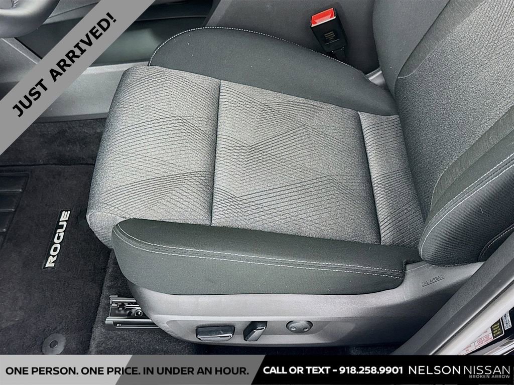 Certified 2025 Nissan Rogue SV image 18