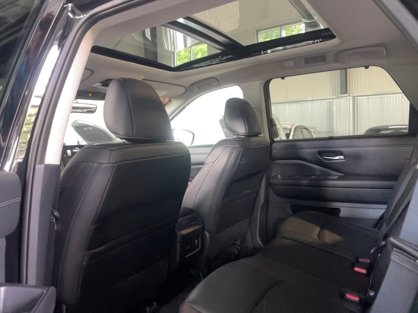 Used 2024 Nissan Pathfinder Platinum w/ Cargo Package AWD/4WD image 21