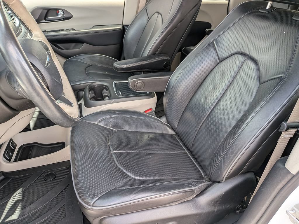 Used 2020 Chrysler Pacifica Limited w/ Advanced Safetytec Group FWD image 15