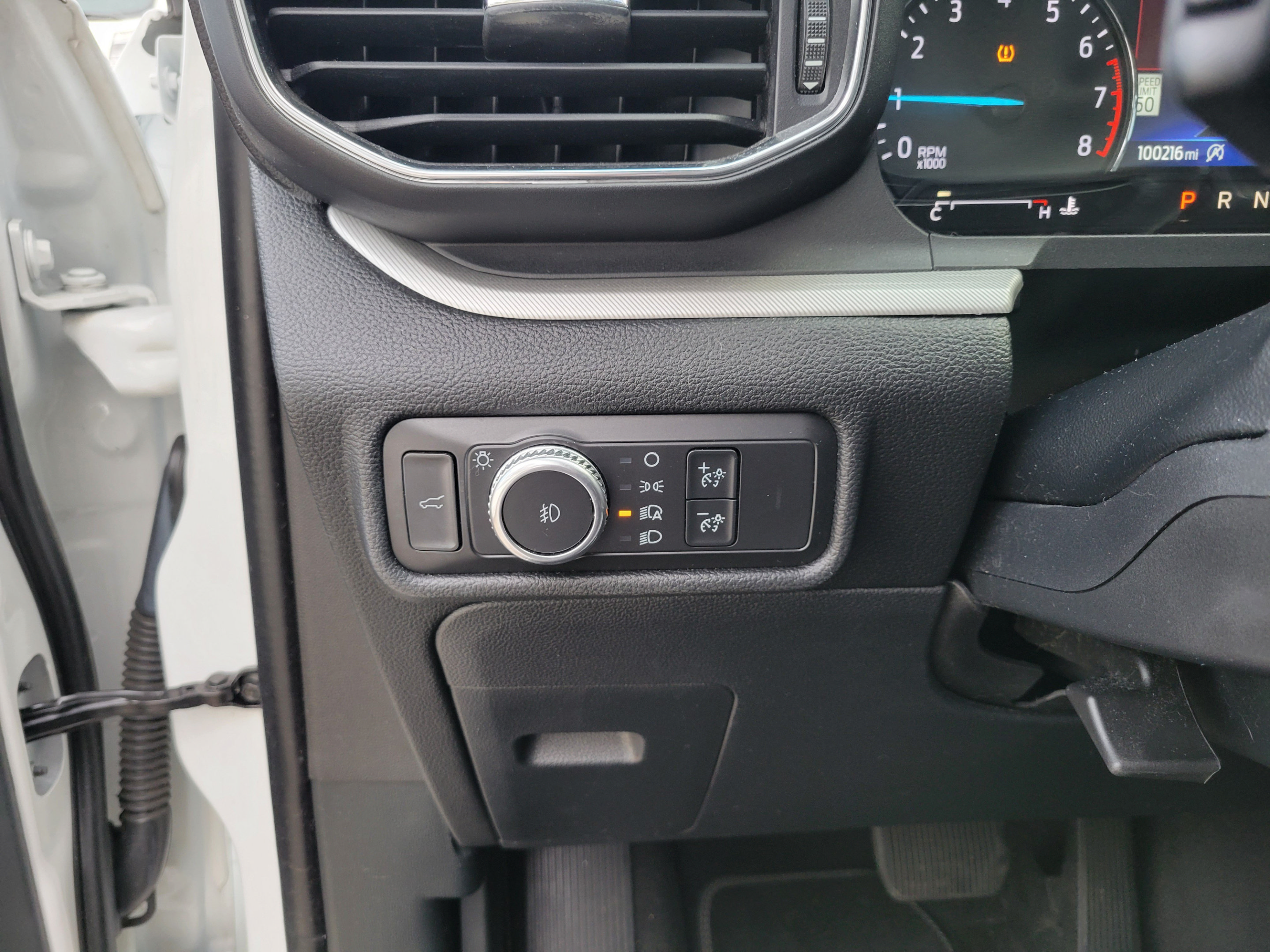Used 2021 Ford Explorer XLT w/ Equipment Group 202A RWD image 28