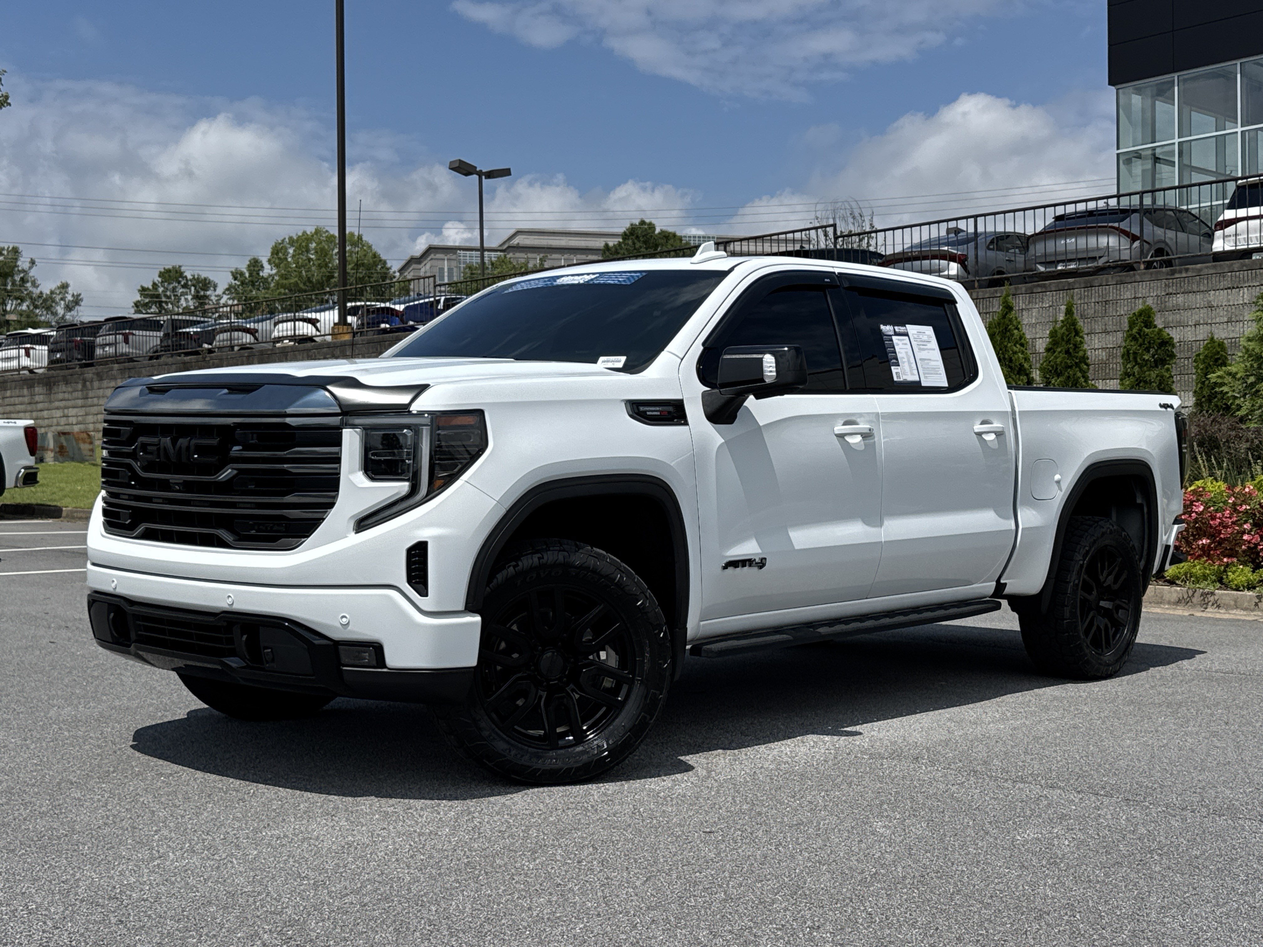 Used 2023 GMC Sierra 1500 AT4 w/ AT4 Premium Package AWD/4WD image 5