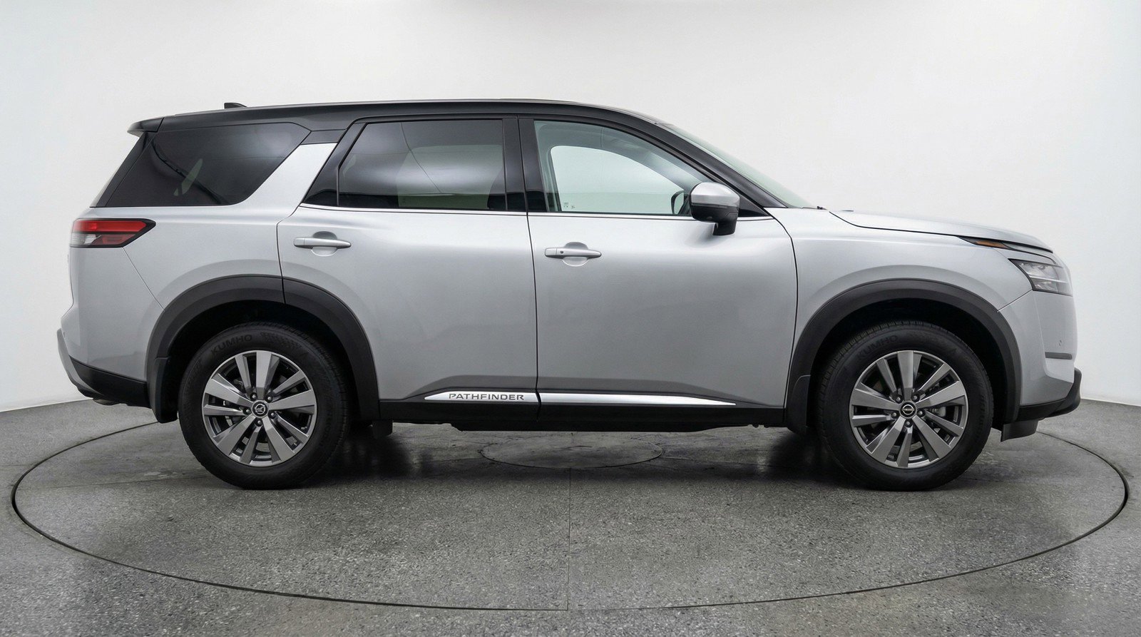 Used 2025 Nissan Pathfinder SV AWD/4WD image 11