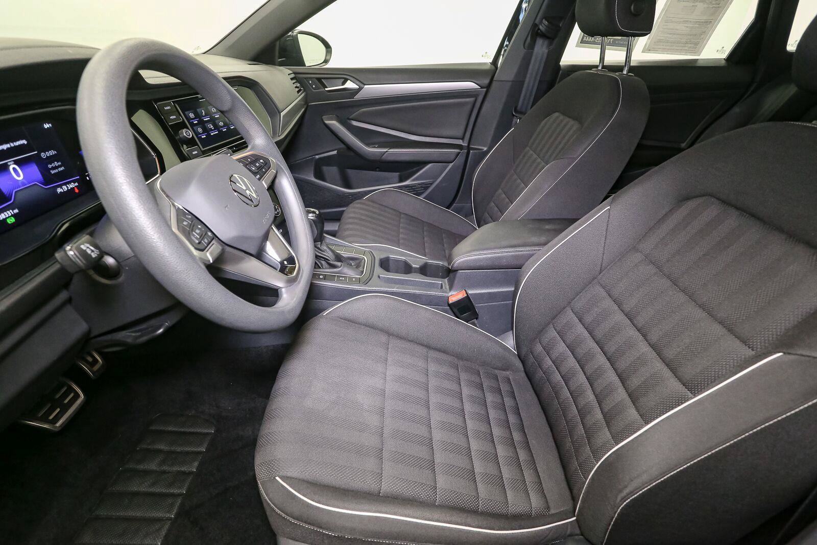 Certified 2023 Volkswagen Jetta Sport FWD image 40