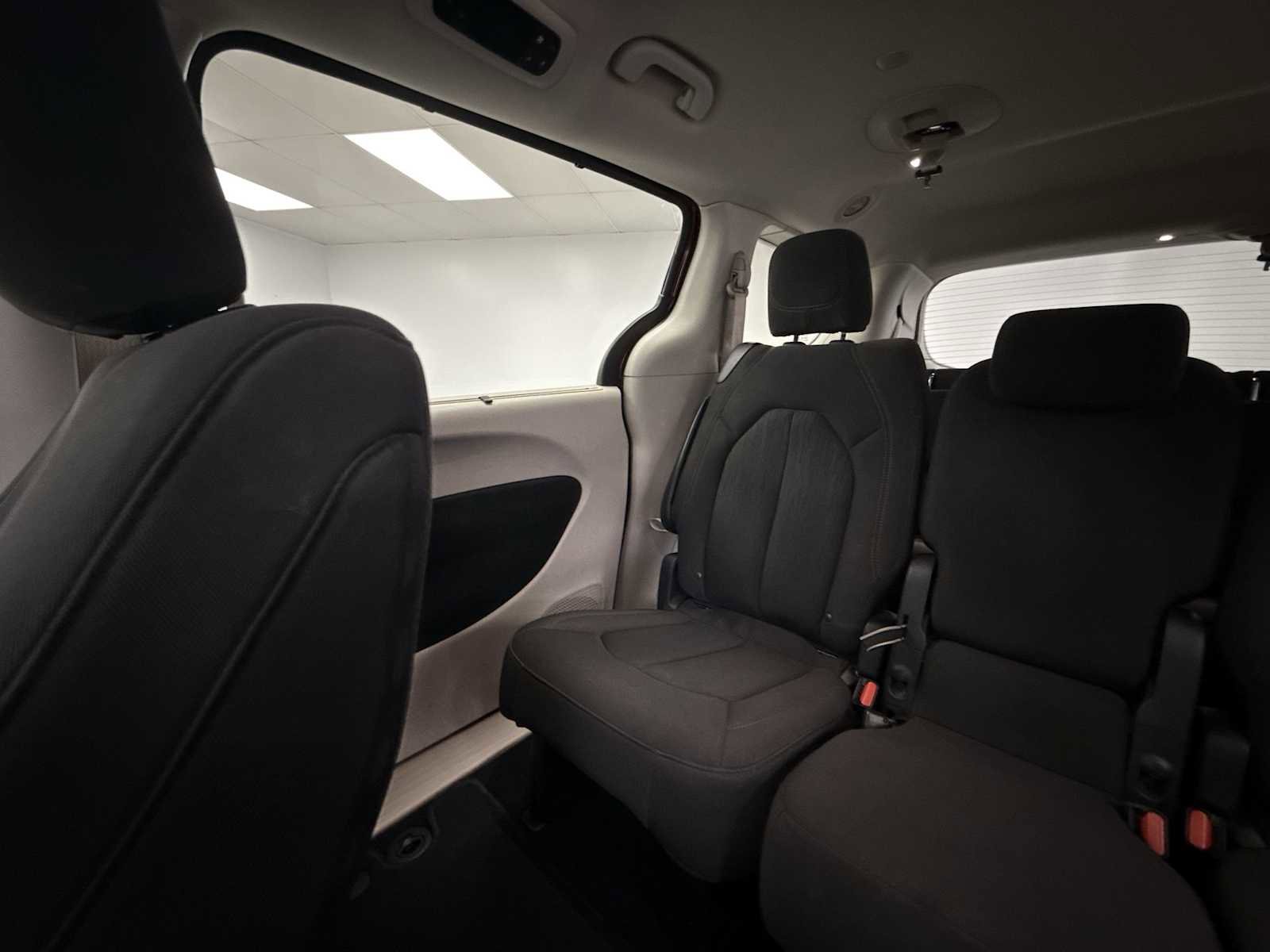 Used 2019 Chrysler Pacifica Touring Plus FWD image 12