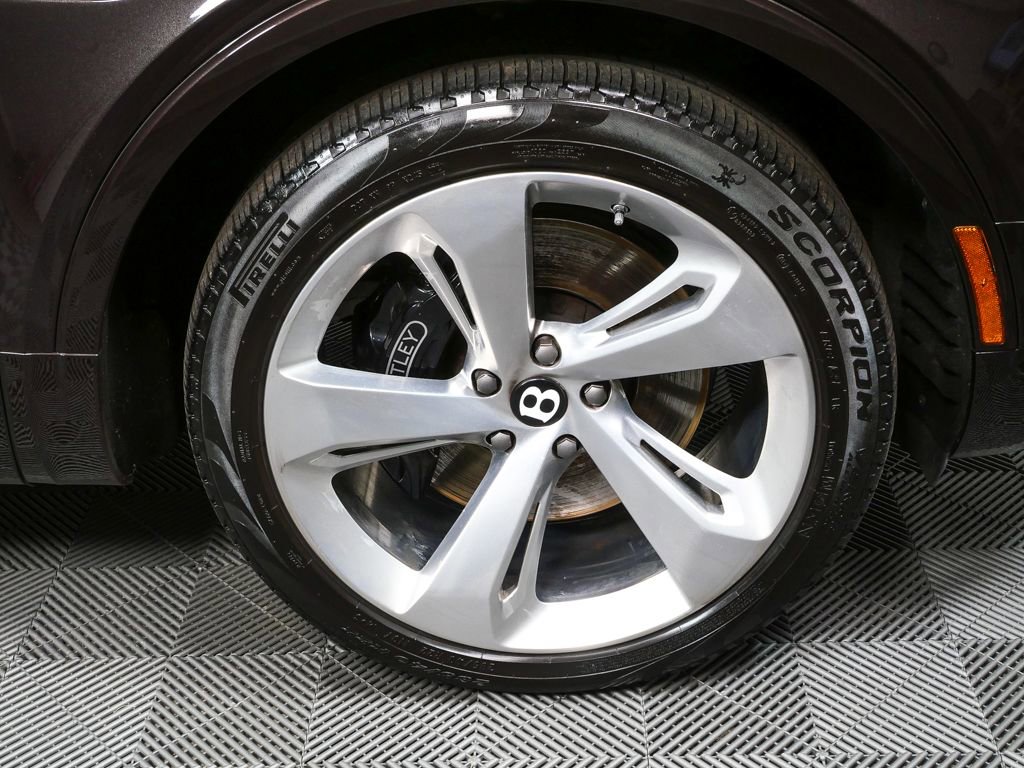 Used 2017 Bentley Bentayga image 39