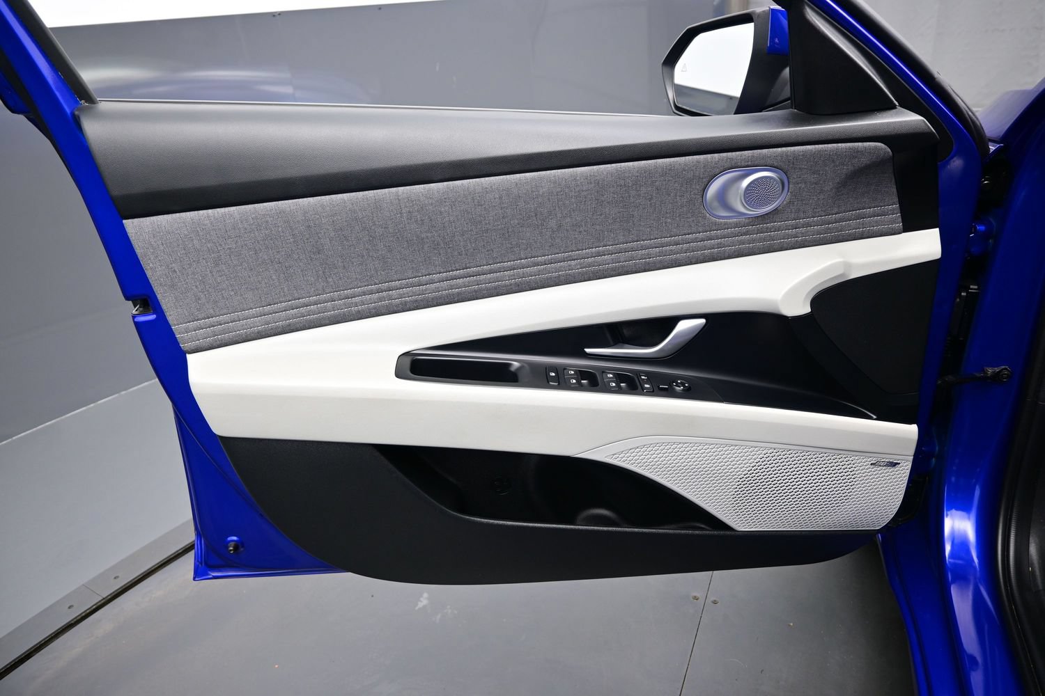 Certified 2025 Hyundai Elantra Limited FWD image 9