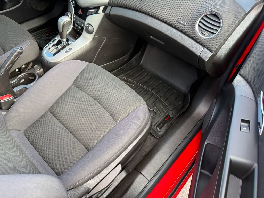 Used 2014 Chevrolet Cruze LT w/ RS Package FWD image 32