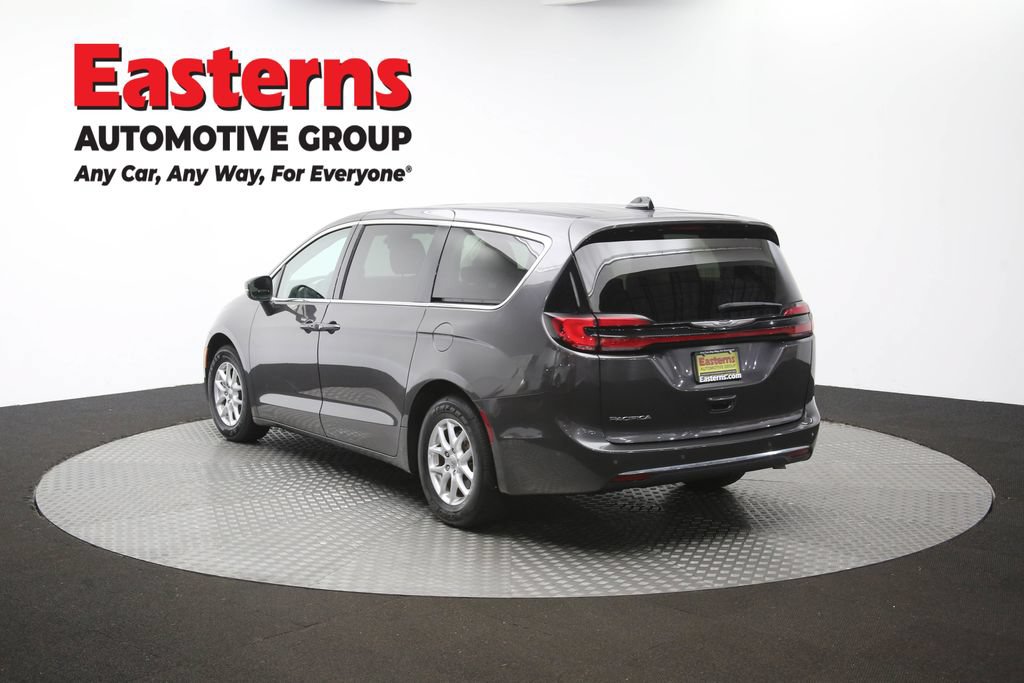 Used 2023 Chrysler Pacifica Touring-L FWD image 65