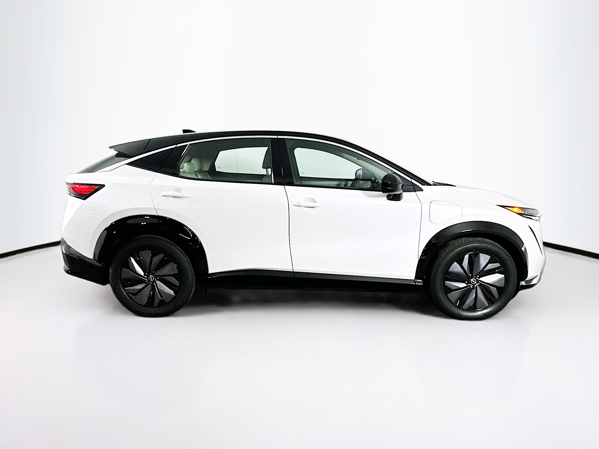 Used 2023 Nissan Ariya FWD image 10