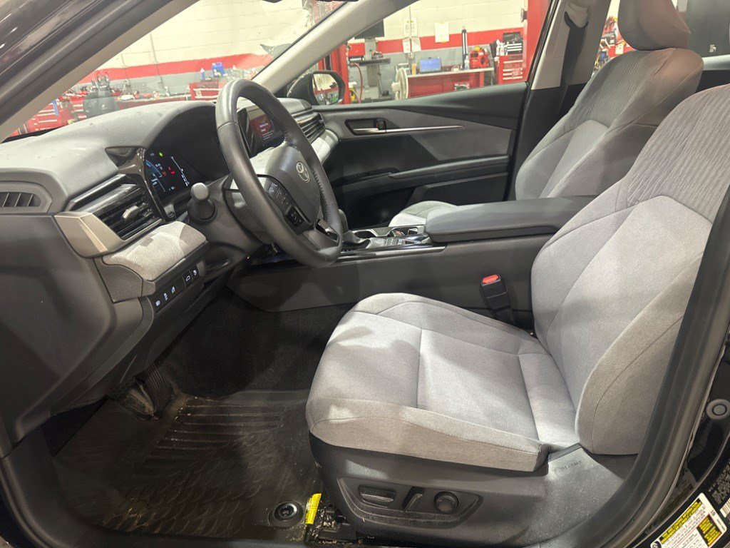 Used 2025 Toyota Camry LE w/ Convenience Package FWD image 40