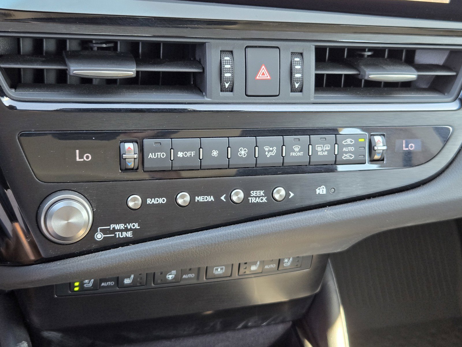 Certified 2024 Lexus ES 300h w/ Accessory Package (Z2) FWD image 19