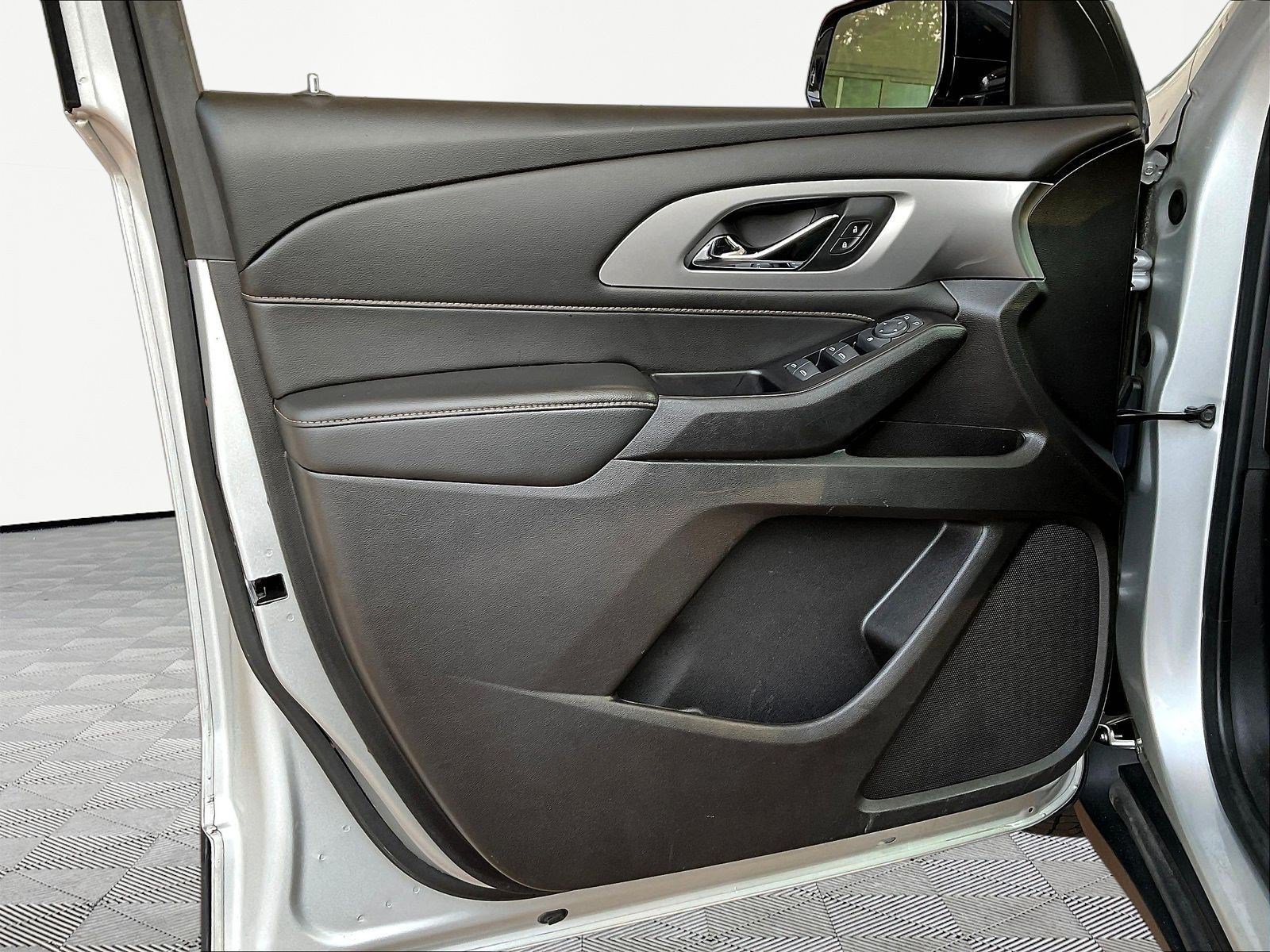 Used 2019 Chevrolet Traverse LS FWD image 19