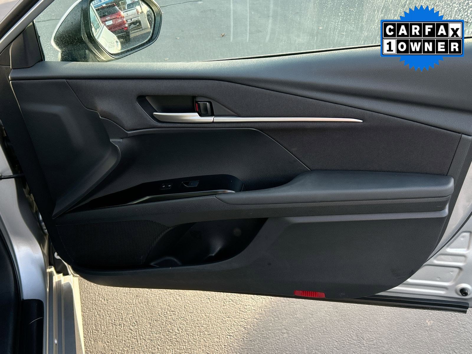 Used 2025 Toyota Camry SE image 29