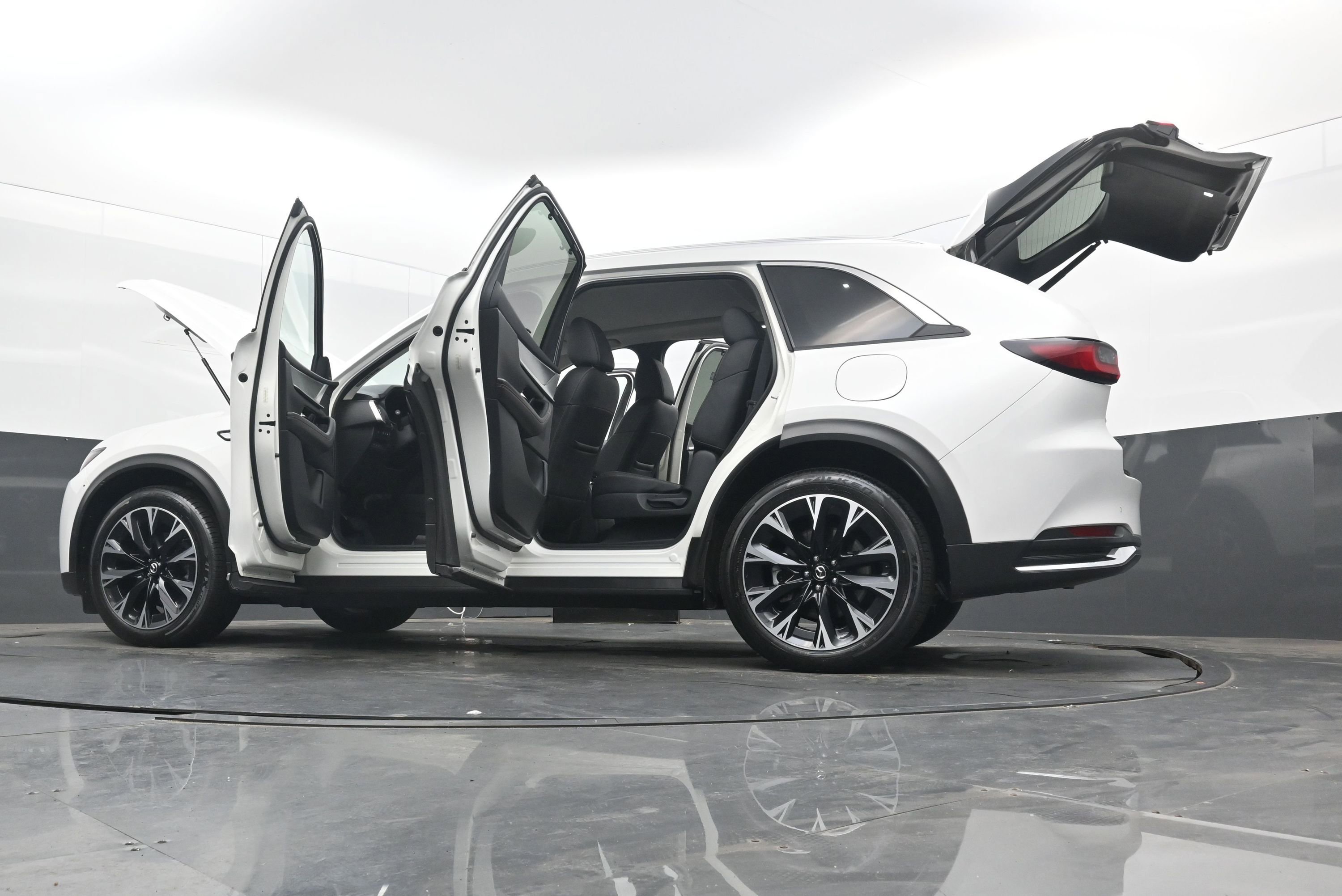 Used 2024 MAZDA CX-90 Plug-In Hybrid w/ Premium Pkg image 40