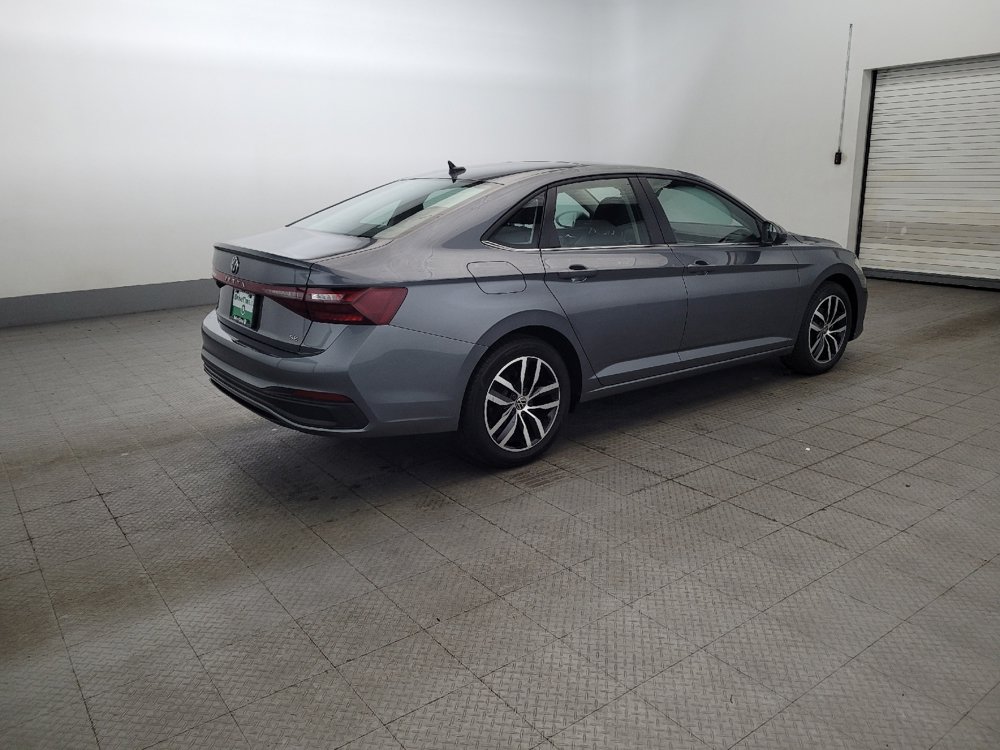 Used 2025 Volkswagen Jetta SE FWD image 10