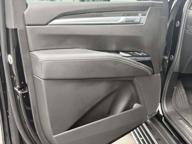 Used 2025 Cadillac Escalade ESV V AWD/4WD image 19