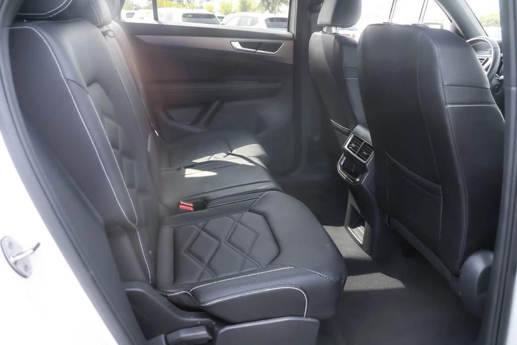 Certified 2025 Volkswagen Atlas Cross Sport SE image 31