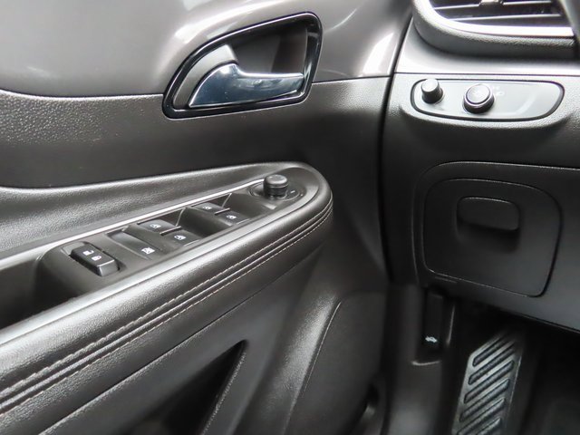 Used 2020 Buick Encore Preferred image 28