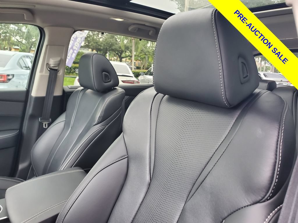 Used 2025 Acura MDX w/ Technology Package FWD image 17