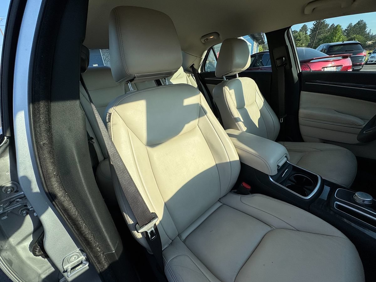 Used 2022 Chrysler 300 Touring L AWD/4WD image 23