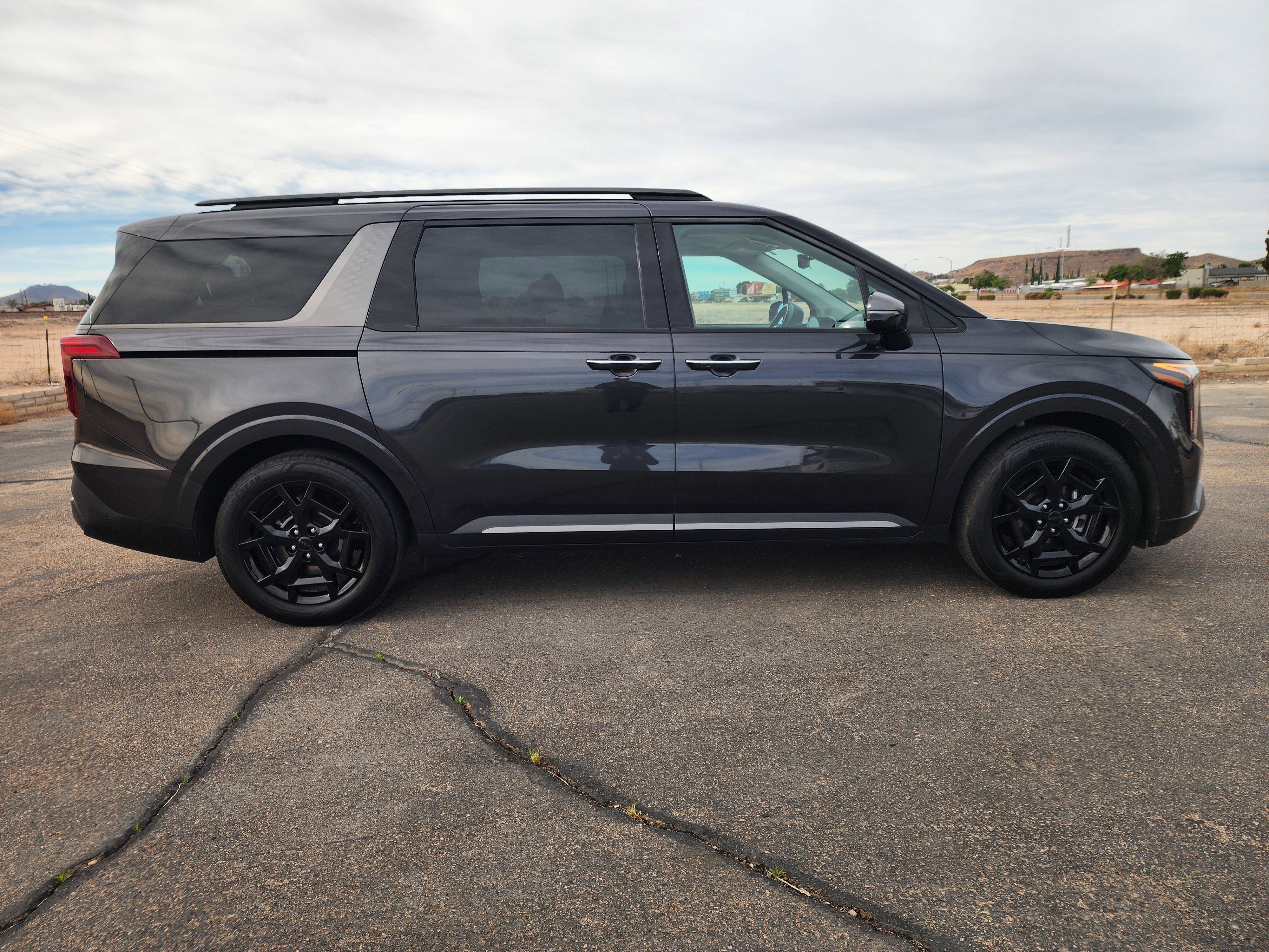 Used 2025 Kia Carnival SX Prestige FWD image 4