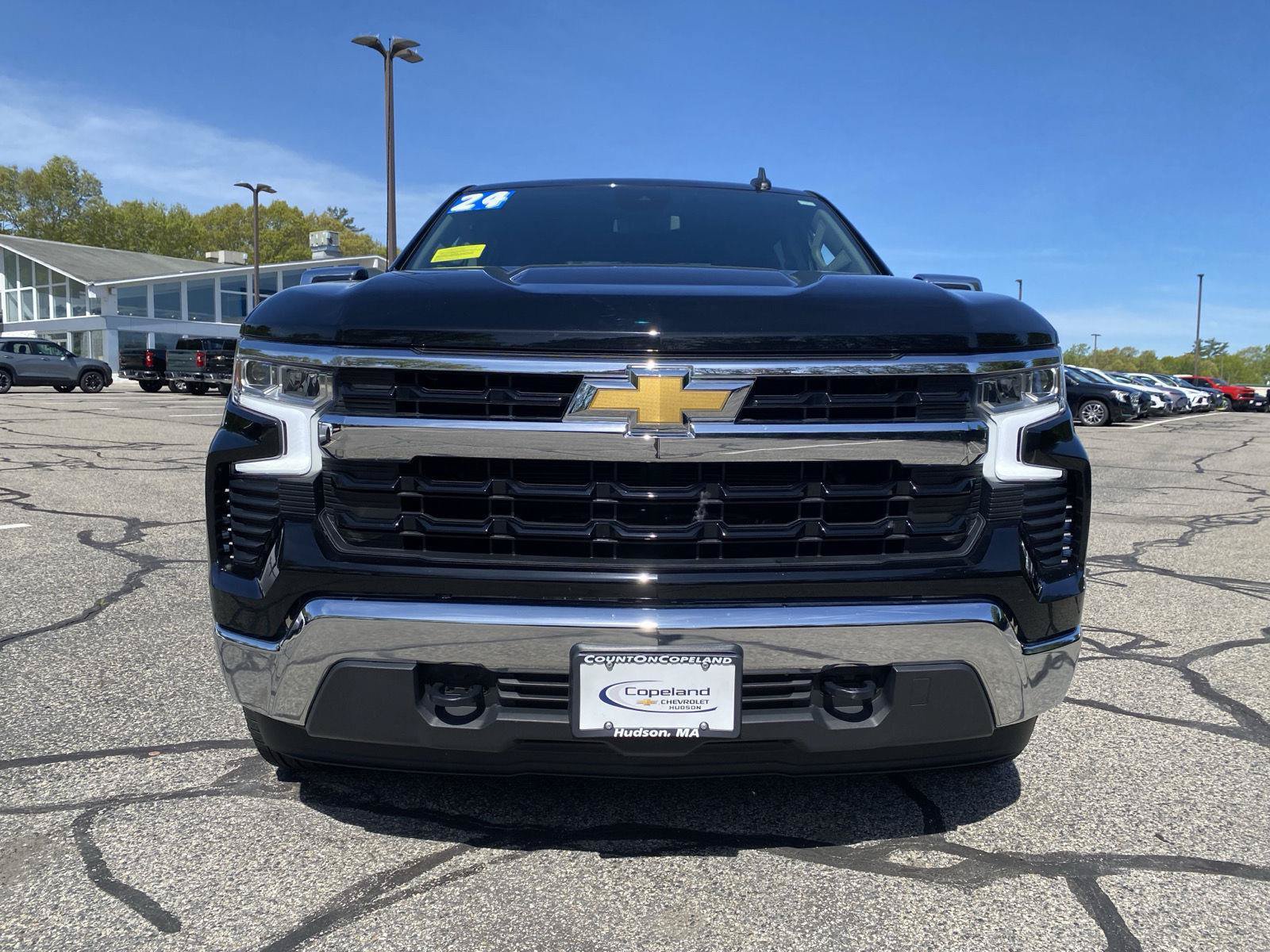 Used 2024 Chevrolet Silverado 1500 LT AWD/4WD image 2