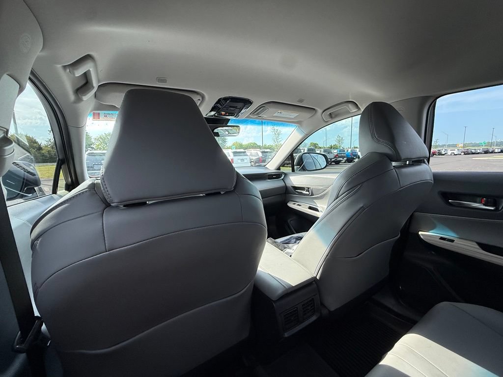 Used 2024 Toyota Venza XLE AWD/4WD image 29
