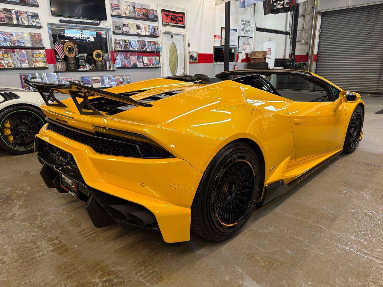 Used 2016 Lamborghini Huracan LP 610-4 AWD/4WD image 5