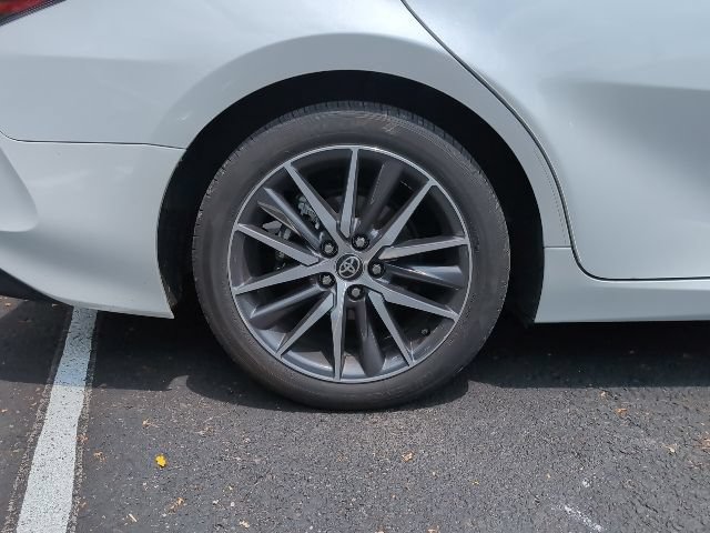 Used 2021 Toyota Camry XLE w/ Navigation Package FWD image 5