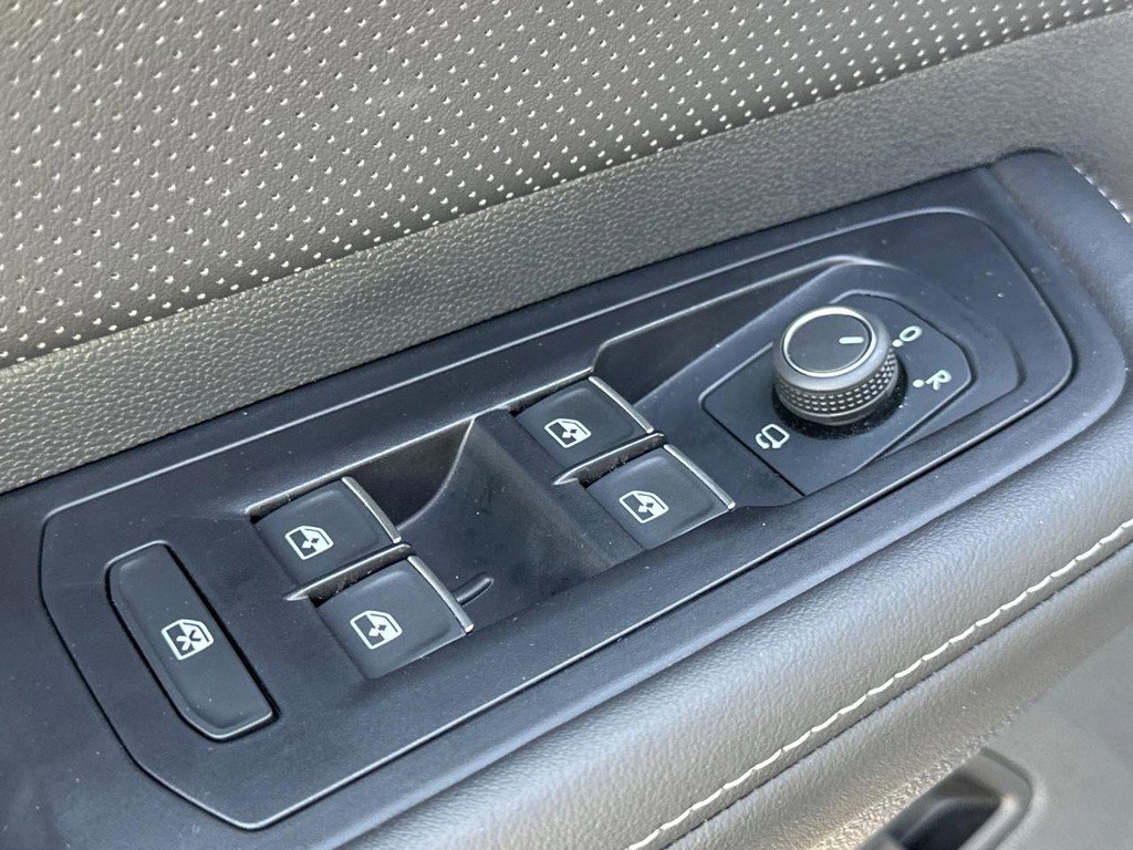 Used 2025 Volkswagen Atlas Cross Sport SEL Premium R-Line image 22