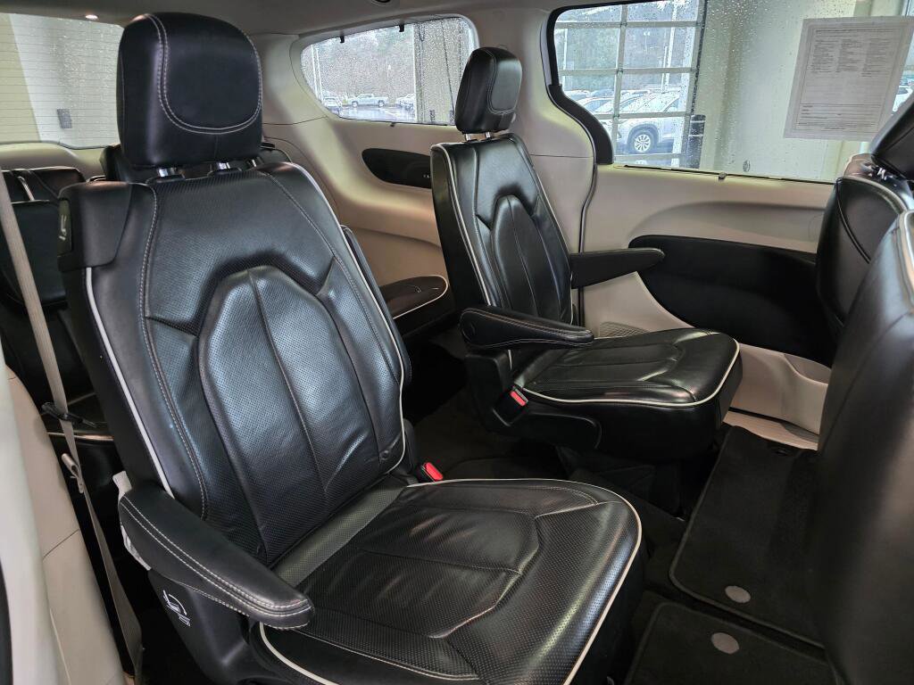 Used 2022 Chrysler Pacifica Limited image 38