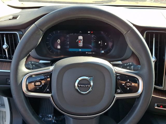 Used 2024 Volvo XC60 B5 Plus w/ Protection Package Premier image 25