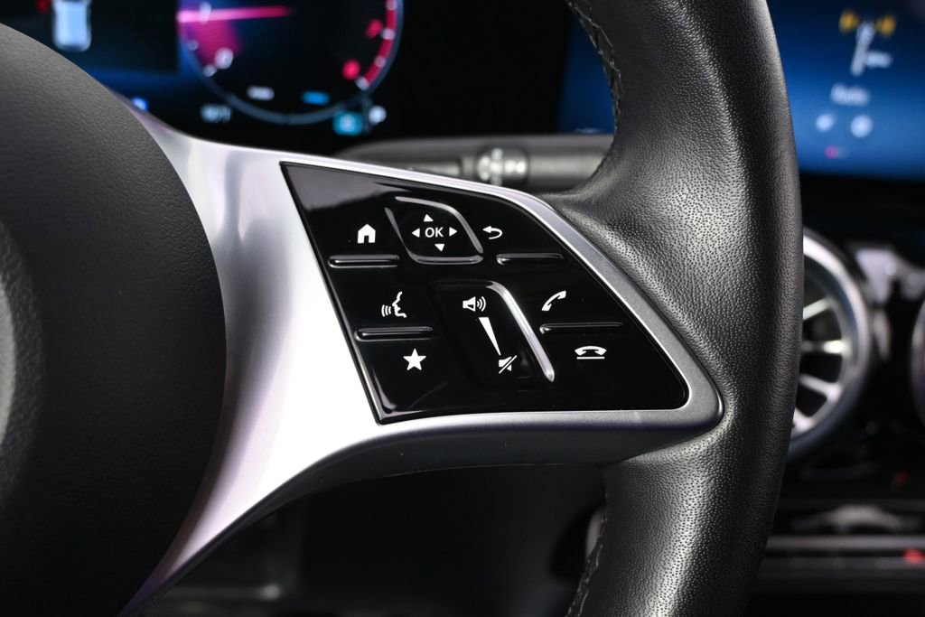 Used 2025 Mercedes-Benz GLA 250 4MATIC image 36