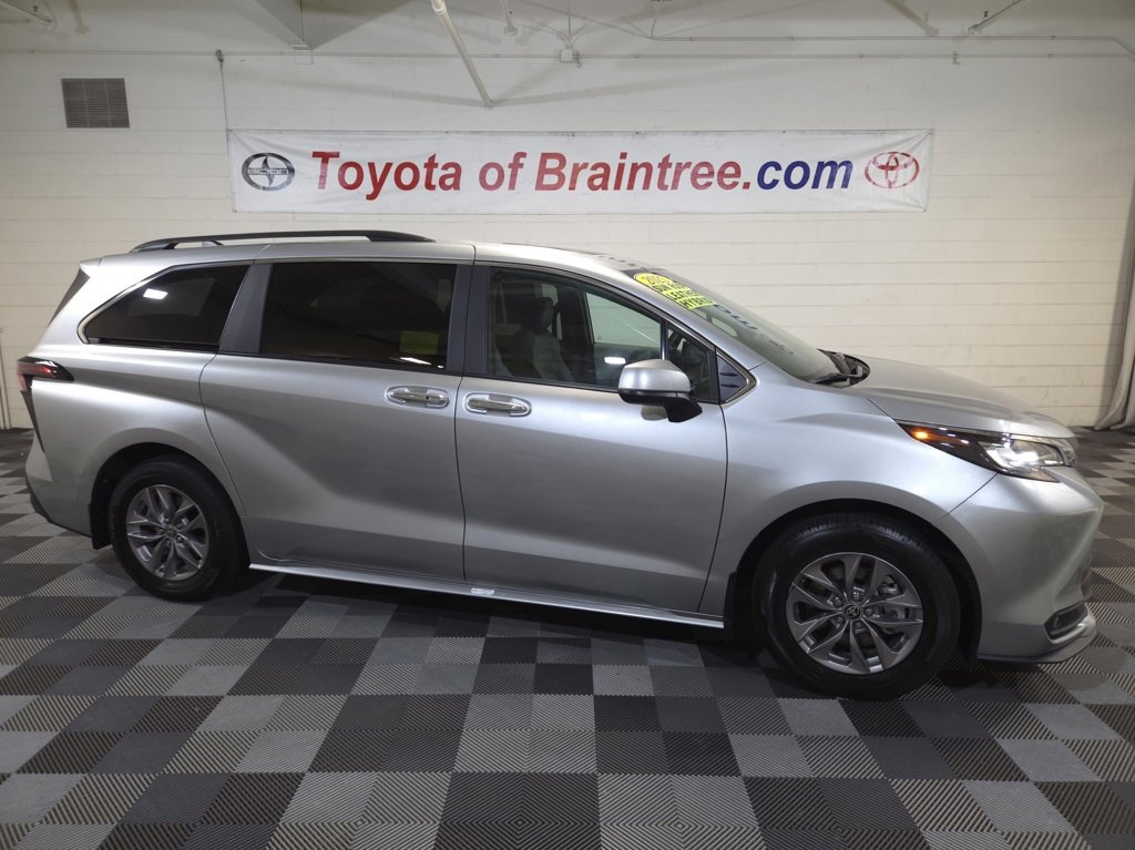 Certified 2025 Toyota Sienna XLE
