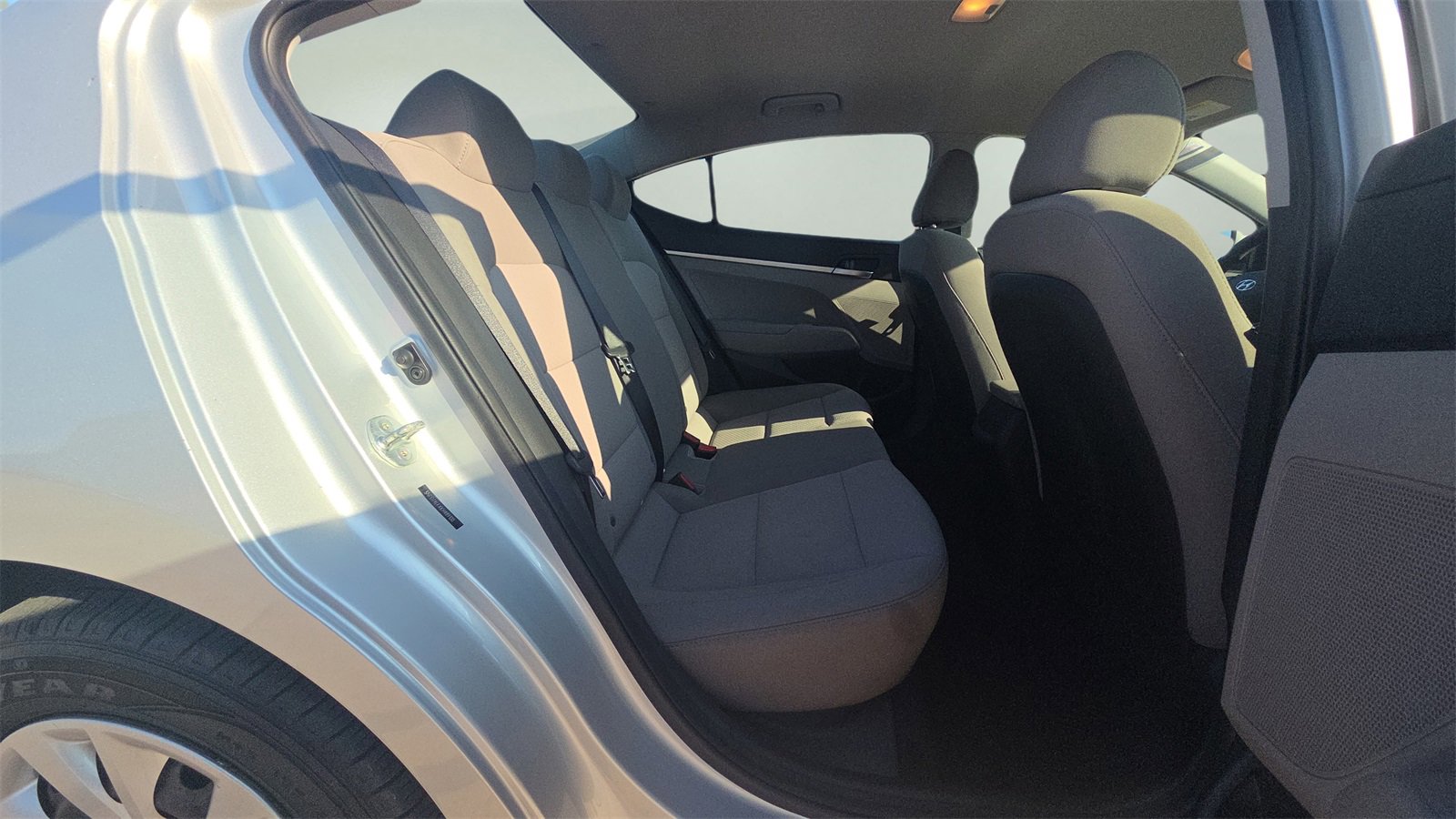 Used 2019 Hyundai Elantra SE image 14