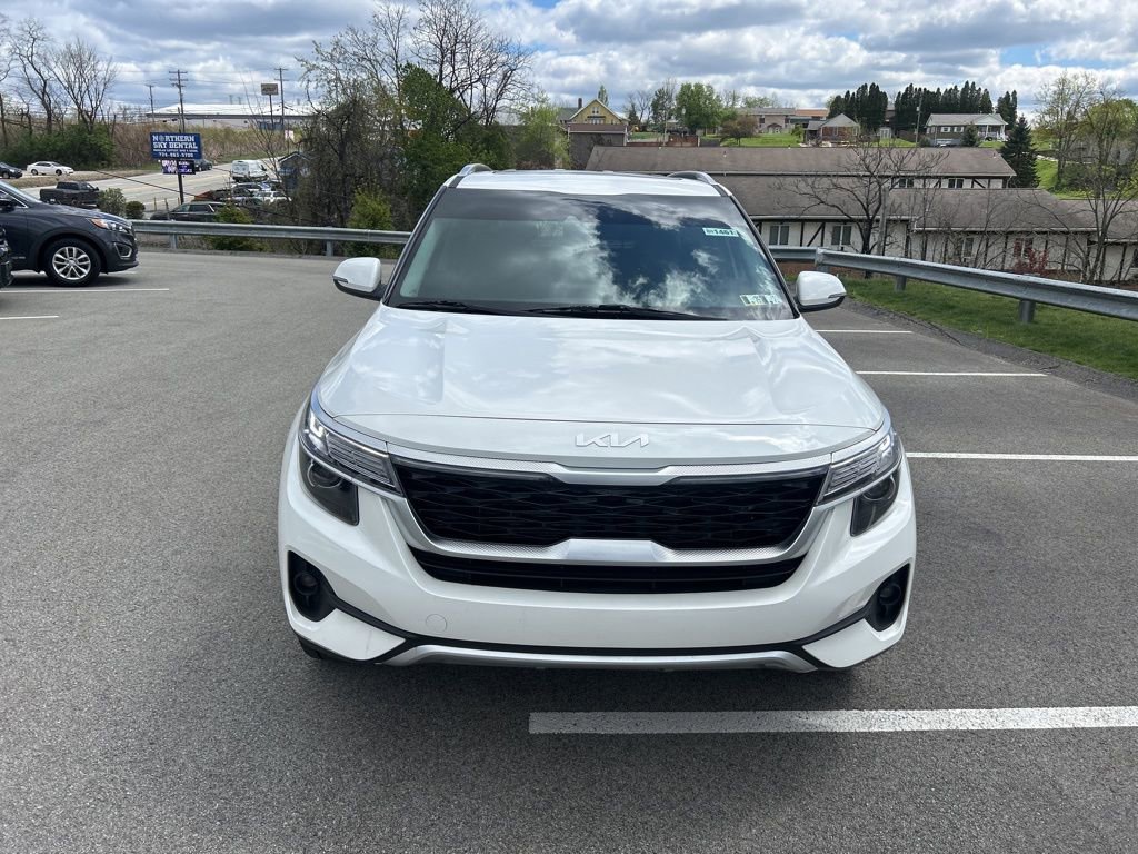 Certified 2022 Kia Seltos EX image 2