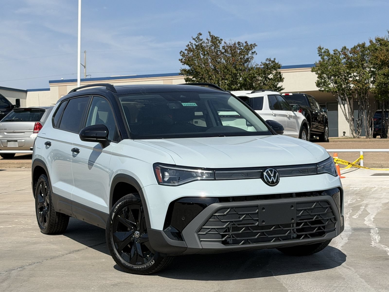 New 2026 Volkswagen Taos SE FWD image 2
