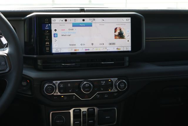 Used 2025 Jeep Gladiator Sport image 12