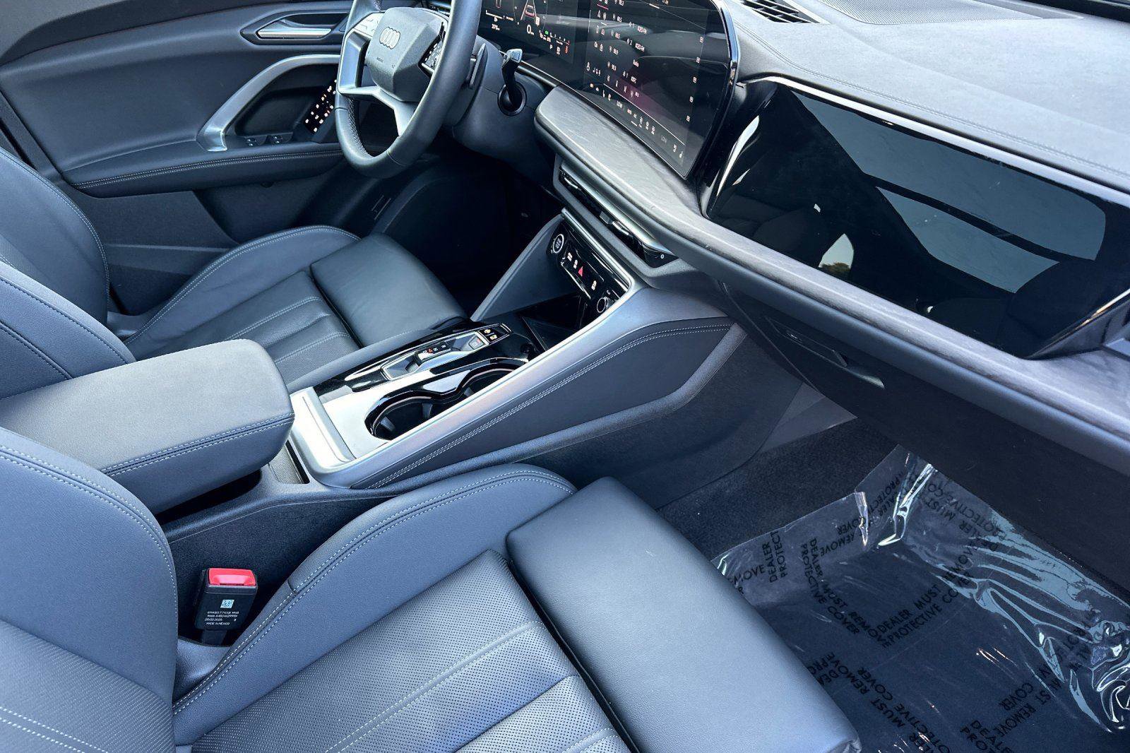 Used 2025 Audi Q5 Premium Plus w/ Premium Plus image 16