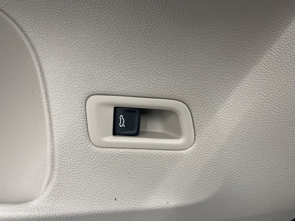 Certified 2025 Volkswagen Atlas SE image 13