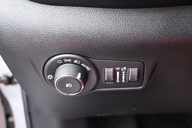 Used 2025 Jeep Compass Trailhawk AWD/4WD image 15