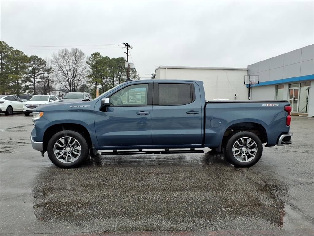 Used 2024 Chevrolet Silverado 1500 LT image 2