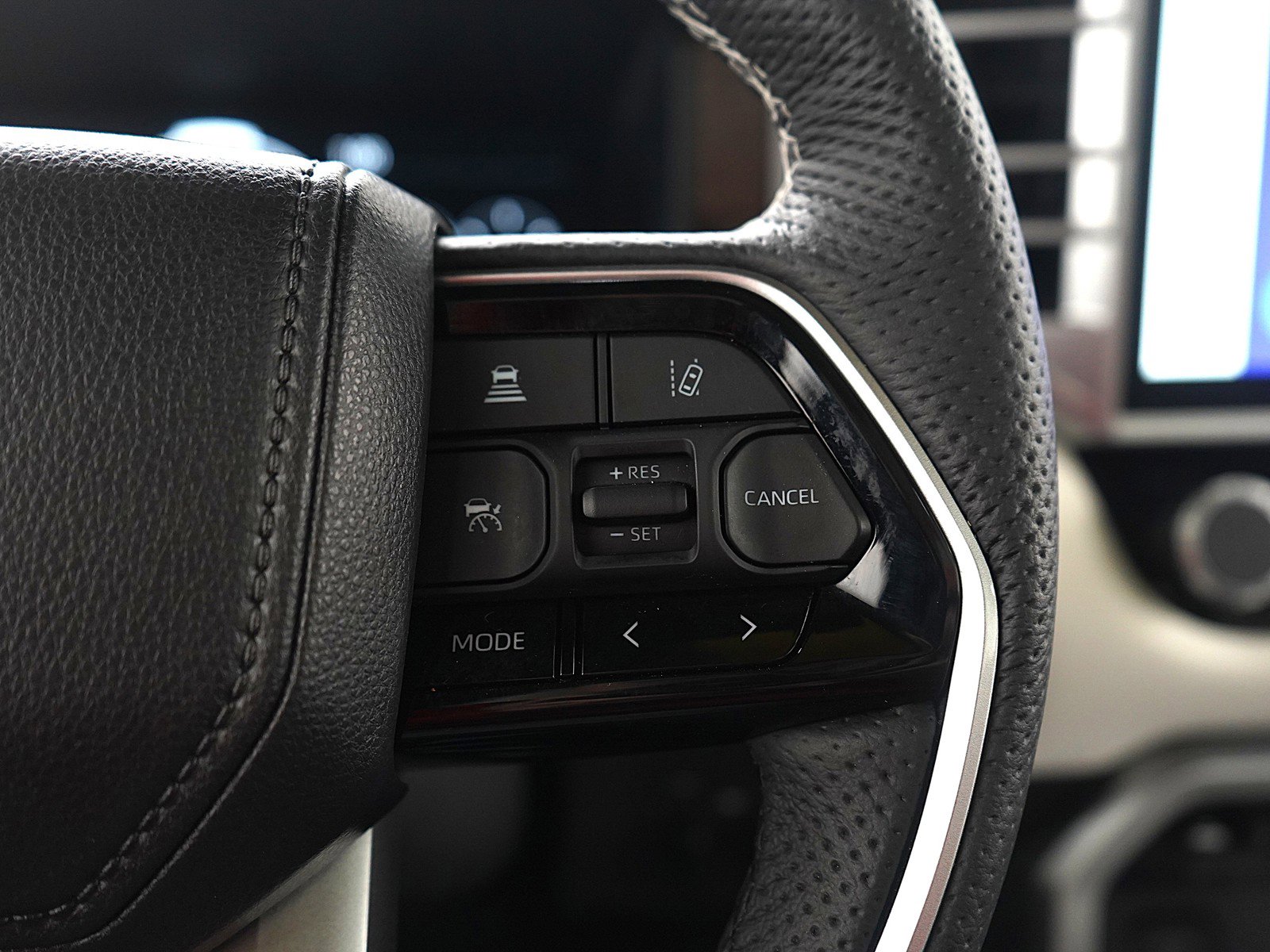 Used 2025 Toyota Sequoia Capstone image 33