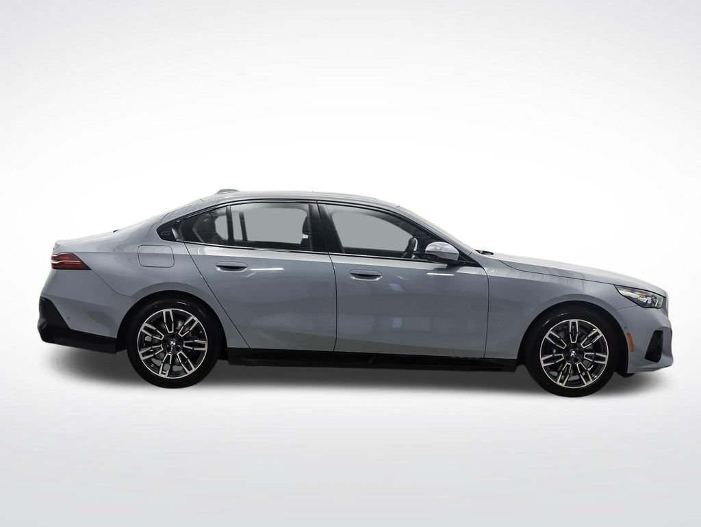 Used 2026 BMW 530i xDrive w/ M Sport Package AWD/4WD image 7