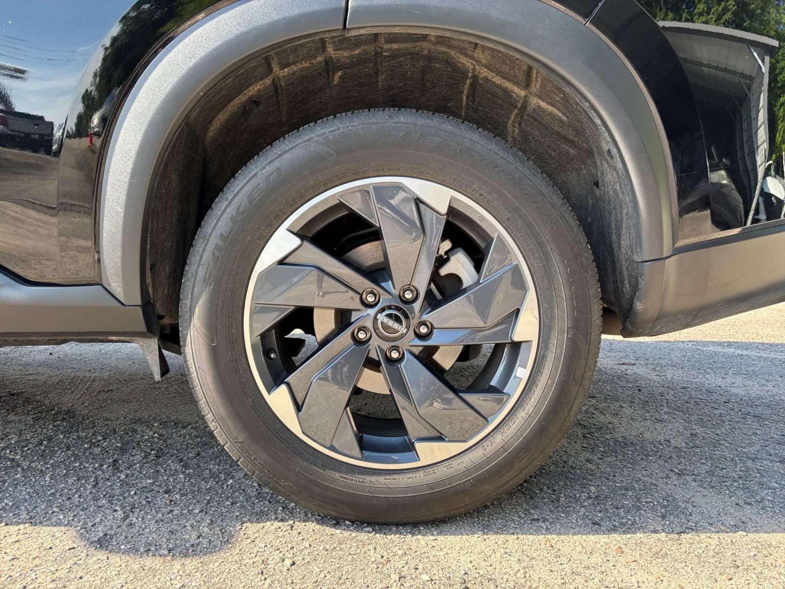 Used 2025 Nissan Rogue SV FWD image 27