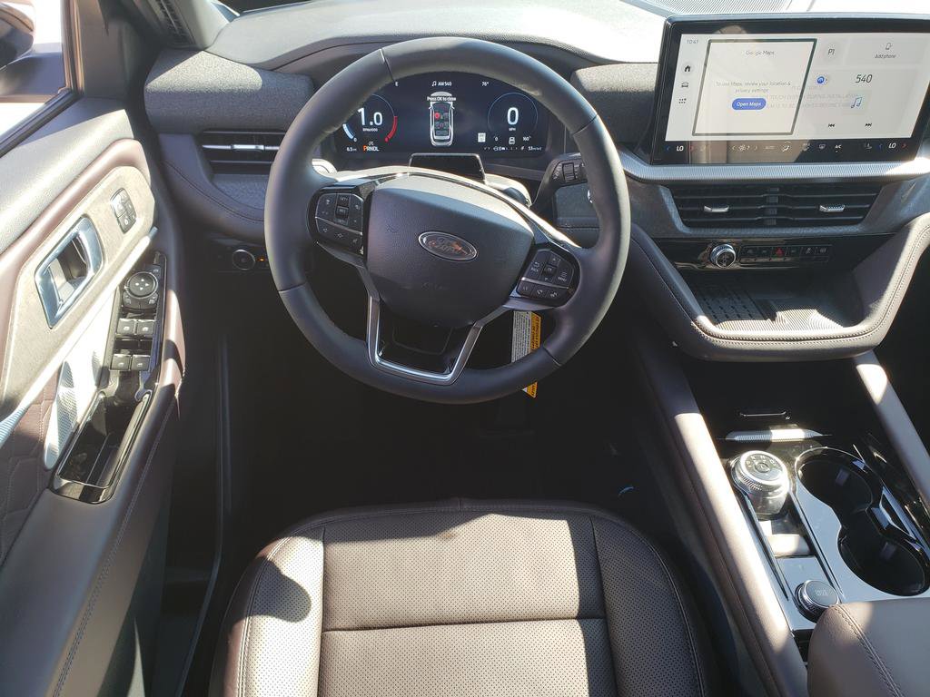Used 2025 Ford Explorer Platinum image 3