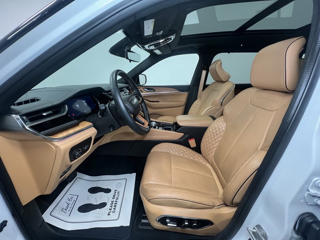 Used 2024 Jeep Grand Cherokee L Summit image 4