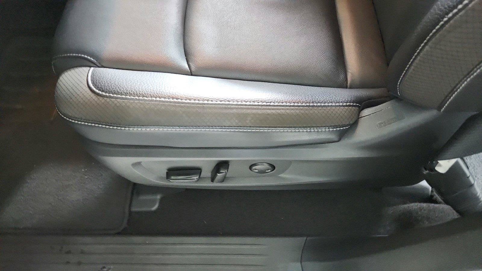 Used 2025 Nissan Pathfinder SL FWD image 18