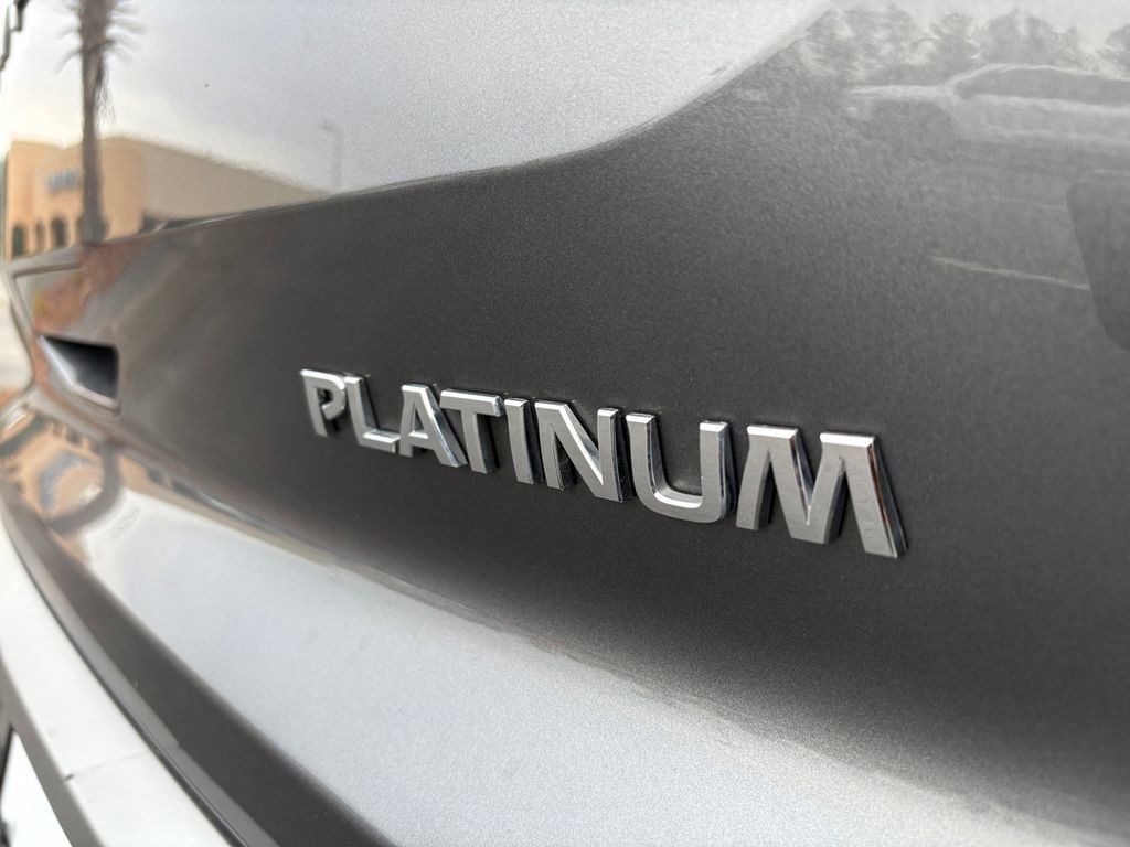 Used 2025 Nissan Pathfinder Platinum FWD image 11