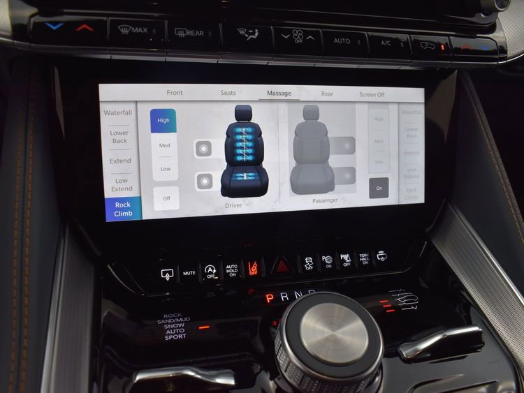 Used 2023 Jeep Grand Wagoneer L Series II w/ Premium Group II image 38